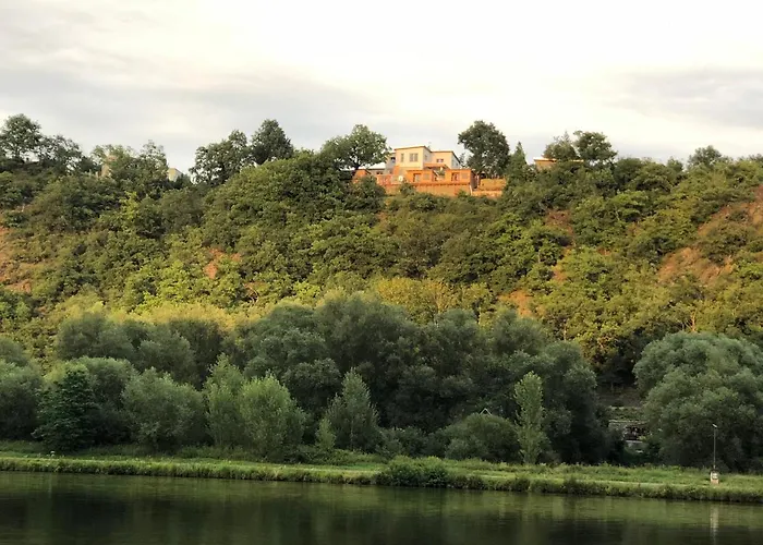 Chatka - A - Vyhlidka Nad Rekou